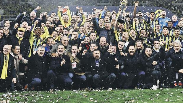 Fenerbahçe’de bayram havası! Şampiyonluk için kenetlendiler)