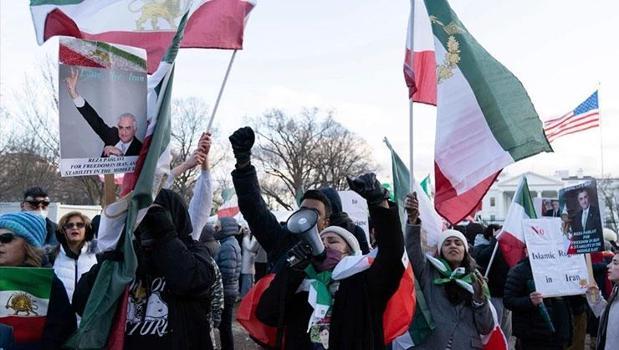 ABD'deki İran protestolarına saldırı! Kamyon daldı)