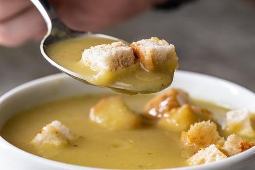 Çorba yaparken içine mutlaka 1 kaşık ekleyin: Meğer kötü kolesterolü saniyeler içinde düşürüyormuş!)