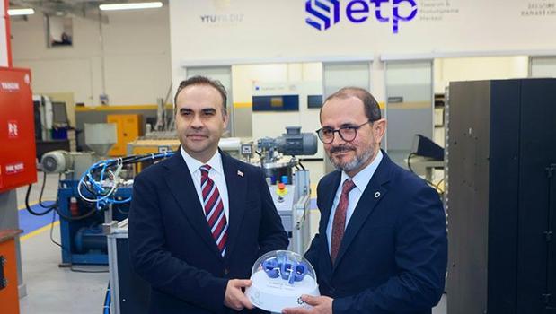 Bakan Kacır'dan Endüstriyel Tasarım ve Prototipleme Merkezi'ne ziyaret)