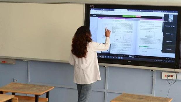 Milyonlarca öğretmenin beklediği haber! İşte yer değiştirme için başvuru tarihleri)