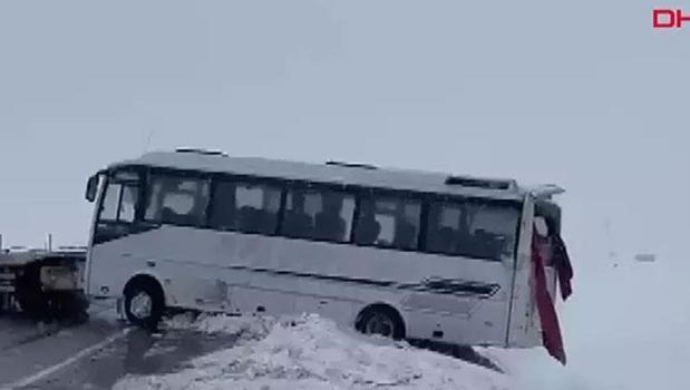 Malatya’da korkunç kaza! Cenazeye gidenleri taşıyan midibüs devrildi)