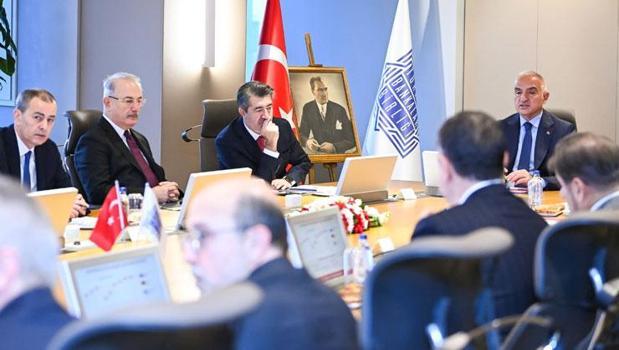 Türkiye'nin turizm gündemi Bankalar Birliği ile masaya yatırıldı! Bakan Ersoy: 2025 sezonunu iyi bir rakamla kapatacağız)