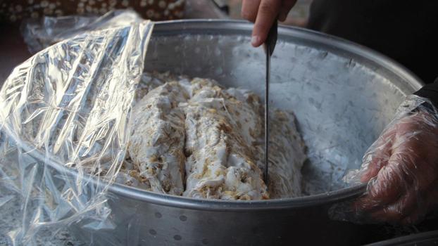 Eczaneye gitmeden önce mutlaka bir kaşık yiyin! Kışın en büyük sırrı ortaya çıktı: Hem ısıtıyor hem de kan yapıyor)