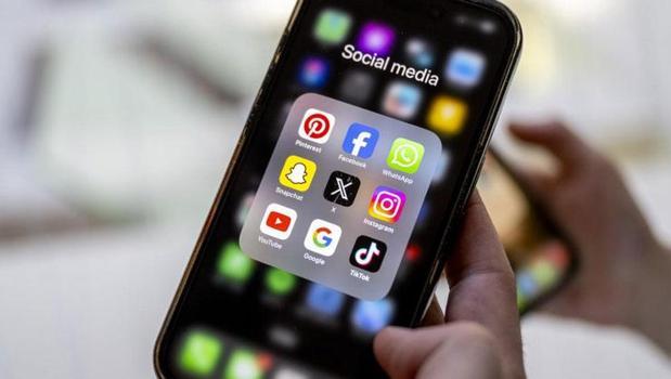 Türk reklam pazarı vergisiz ve yatırımsız yabancı platformlara aktı! 200 milyar TL'yi alıp gittiler)