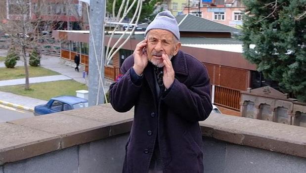 Hoparlör kullanmıyor! 91 yaşındaki adam yıllardır geleneği sürdürüyor)