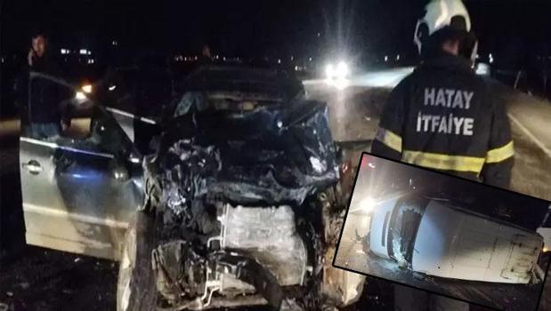 Hatay'da feci kaza! Minibüs ile otomobil kafa kafaya çarpıştı: 1 ölü, 6 yaralı)
