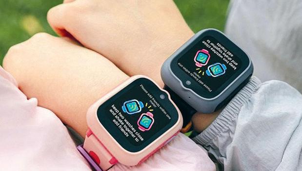 Çocukları koruyan asistanlı saat)