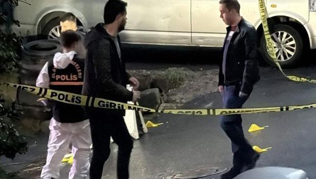 Sokak ortasında kan donduran infaz! Kağıthane'de park halindeki araca silahlı saldırı)