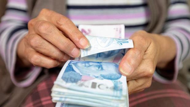 En düşük emekli maaşı teklifi komisyonda kabul edildi)