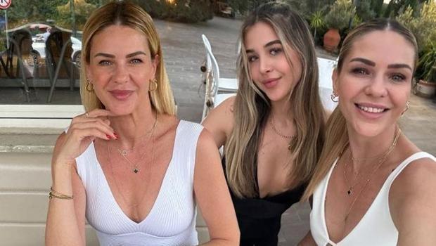 Annesiyle ödül törenine katıldı! Emine Ün'ün kızından oyunculuğa yeşil ışık)