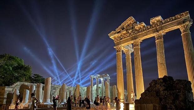 Gece müzeciliği Antalya'da zirve yaptı! 2025'te müze ve ören yerlerini 3,25 milyon kişi ziyaret etti)