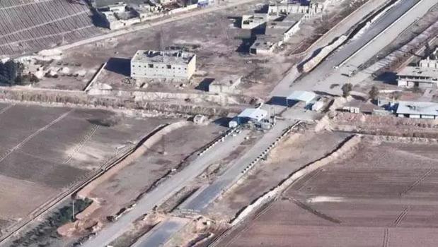 Suriye ordusundan yeni operasyon! YPG/SDG, Fırat'ın doğusuna çekiliyor)