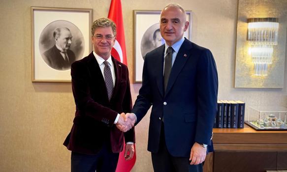 Tan Sağtürk'e yeni görev: Kültür ve Sanat Bakan Danışmanı oldu)