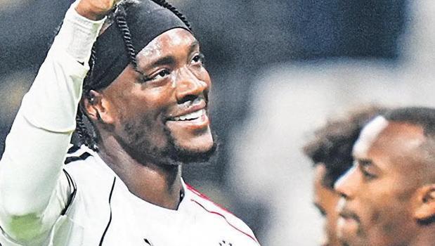 Beşiktaş çıkış arıyor)