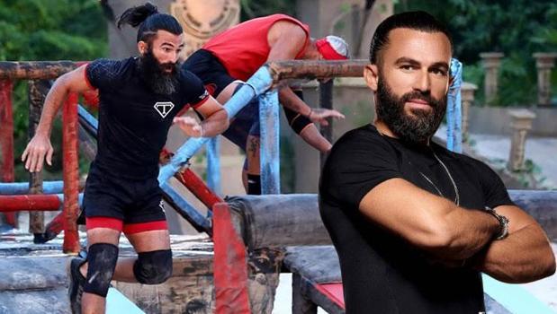 Turabi vazgeçmedi! Yeni İngilizce şarkısıyla dikkat çekti)