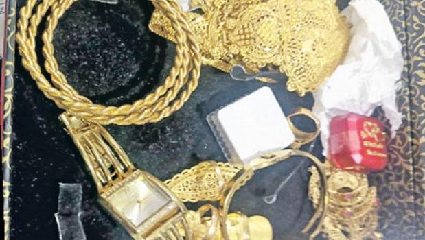 Kumaşların arasından servet çıktı)