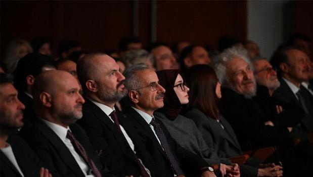 Bakan Uraloğlu, 'Bak Postacı Geliyor' filminin özel gösterimine katıldı)