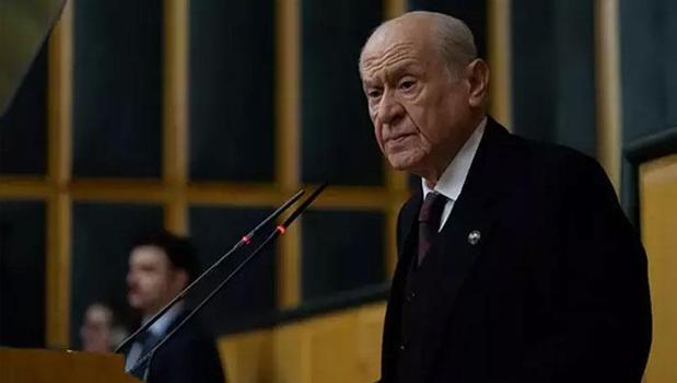 Bahçeli'den bayrak indirme provokasyonuna tepki)