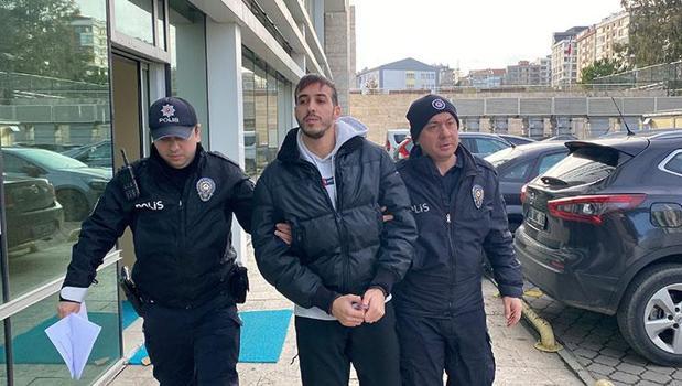 'Ters baktınız' dedi, boğazlarına bıçak dayadı: Üniversite öğrencisi liselilere dehşeti yaşattı!)