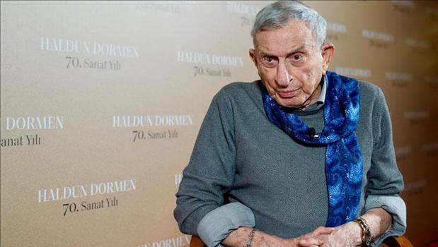 Türk tiyatrosunun duayen ismi Haldun Dormen hayatını kaybetti)