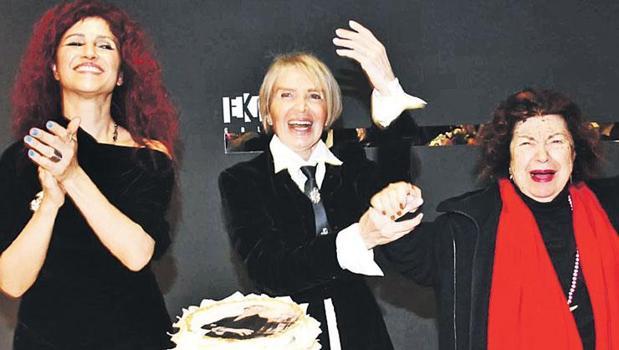 Galeride çifte kutlama)