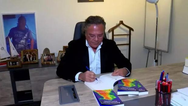 Oktar Asoğlu’nun yeni romanı ‘Kırmızı Deniz Mavi İnsan’ okurlarla buluştu)