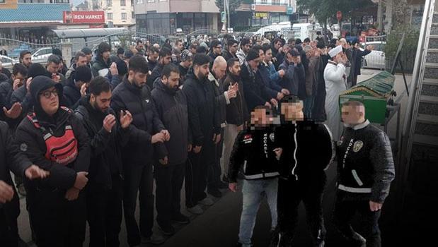 Bıçaklı şaka mezarlıkta bitti! Korkunç ifade ortaya çıktı)