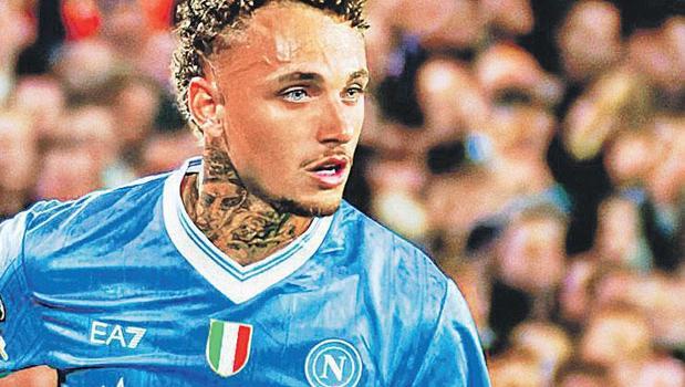 Lang tamam Onyedika sırada)