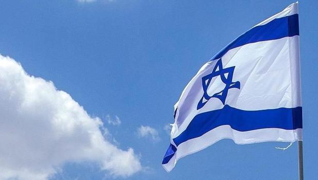 Suriye'de İsrail uçağı tanımlanamayan maddeler püskürttü)