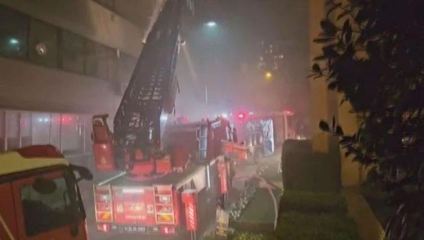 İstanbul Beyoğlu’nda otelde yangın! Otel çalışanları kurtardı)