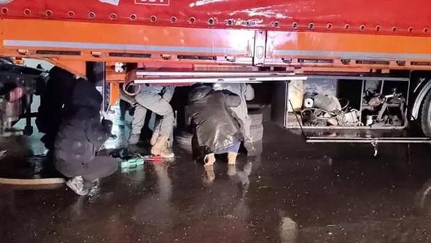 Şırnak'ta TIR’da 142 kilogram metamfetamin ele geçirildi! 2 gözaltı)