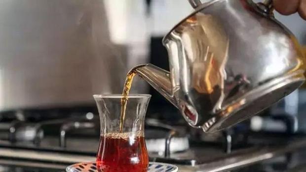 Çayı böyle demleyince lezzetini 10 kat artırıyor! Tavşan kanı çayın püf noktası)