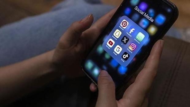 15 yaşından küçük çocuklar sosyal paylaşım sitelerine giremeyecek! Aileleri izin verse dahi)