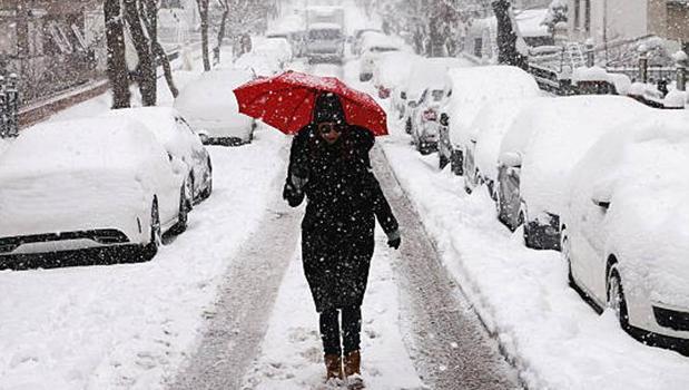 İstanbul'da kar yağışı sonrası bazı ilçeler beyaza büründü)