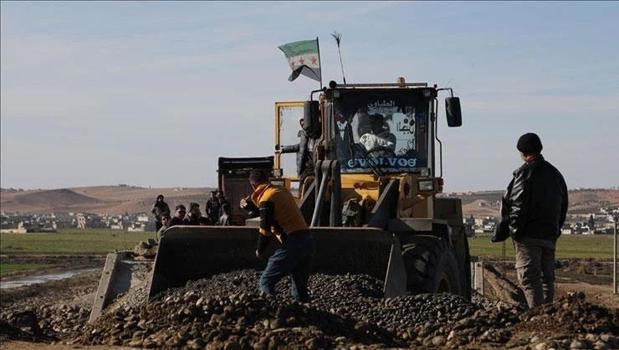 YPG’li teröristler patlattı, halk inşa ediyor! ‘Onlar yıkar biz yaparız’)