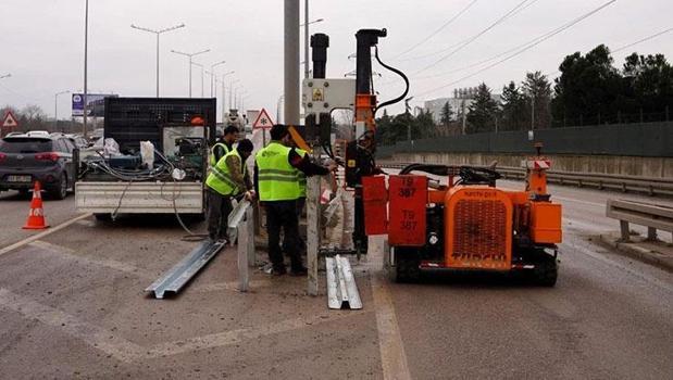 Trafik güvenliği için kritik adım: D-100'deki riskli kavşaklara 'çarpışma yastığı' önlemi)