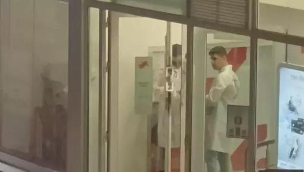 İstanbul'da banka soygunu! Paraları alıp kaçtı, polis geniş çaplı operasyon başlattı)