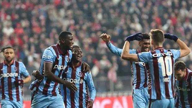 Derbinin kazananı Trabzonspor! Onuachu maça damga vurdu)