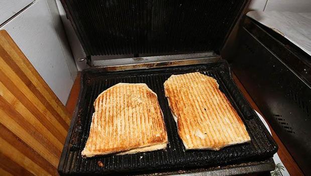 Yedikçe yediren sanayi tostu tarifi! Lezzetiyle damak çatlatıyor, sırrı çok basitmiş!)