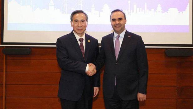 Bakan Kacır, Çin Uluslararası Ticareti Geliştirme Konseyi Başkanı Hongbin ile bir araya geldi)