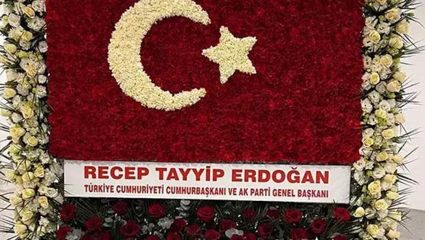 Cumhurbaşkanı Erdoğan’dan MHP’nin 57. Kuruluş Yıl Dönümüne Türk bayraklı aranjman)