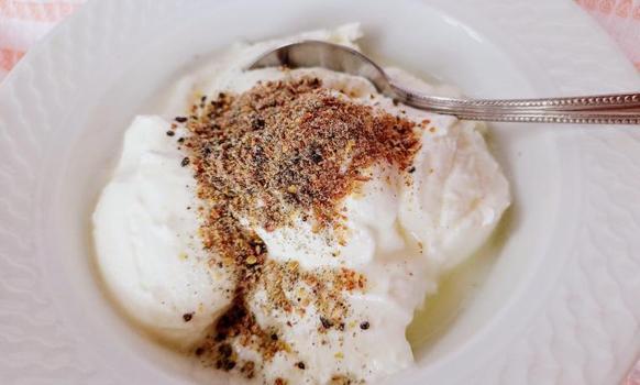 Yoğurtla karıştırınca etkisi 2 katına çıkıyor! Bağırsakları harıl harıl çalıştırıp kolesterolü damardan siliyor!)