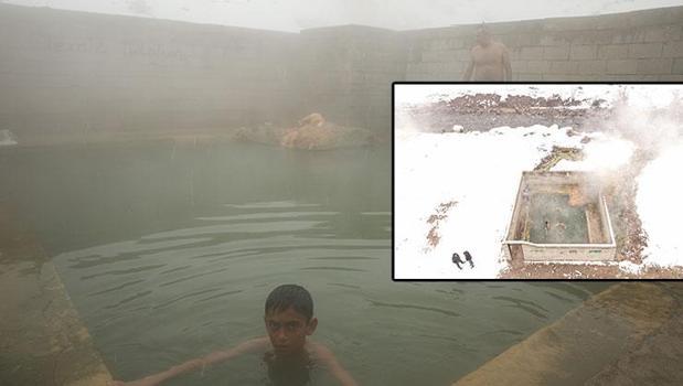 Eksi 30 derecede havuza giriyorlar! Mahalleli el ele verip yaptı, bu sudan şifa fışkırıyor)