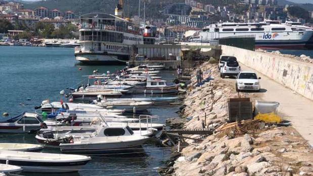 Bursa'da 5 yaşındaki oğlu ile denize atladı! Çocuk boğuldu, anne kurtuldu)