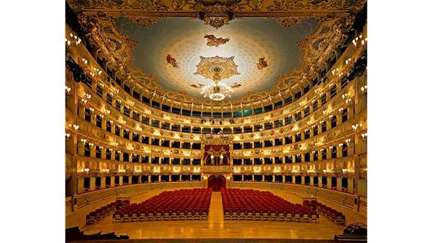 Ahmet Ertuğ’un fotoğraf sergisi “Beyond the Vanishing Point” Venedik’te)