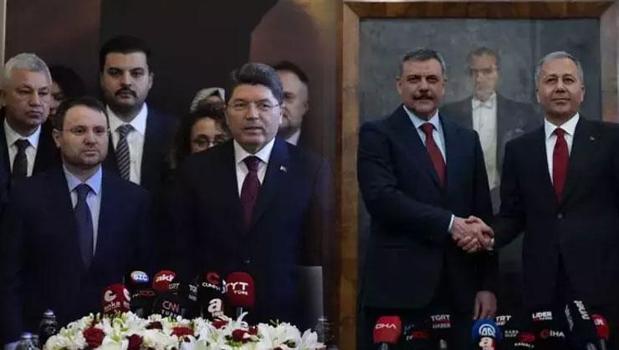 2 bakanlıkta devir teslim töreni! Mustafa Çiftçi ve Akın Gürlek görevi devraldı)