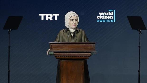 Emine Erdoğan: Gazze'nin acısı, sosyal medyanın 'sonsuz kaydırma' evreninde gözden kayboluyor)