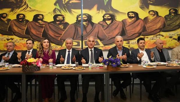 Bakan Ersoy, Alevi-Bektaşi dedeleri ve canlarla Hızır Lokması'nda buluştu)