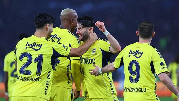 Dev derbide gol yağmuru! Fenerbahçe geriden gelerek Trabzonspor'u mağlup etti)